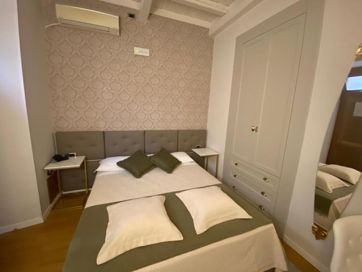 Condotti Rooms Roma Exterior foto