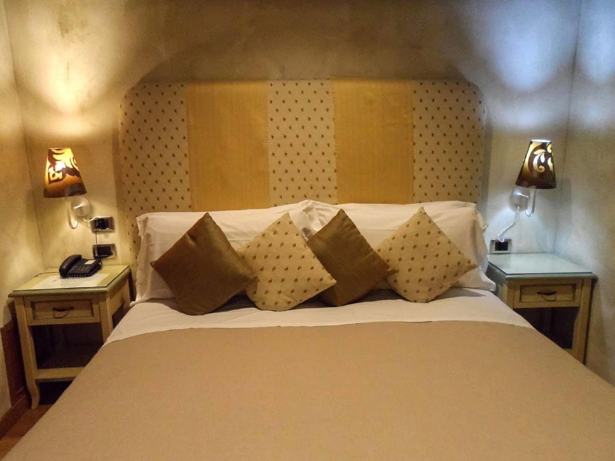 Condotti Rooms Roma Exterior foto